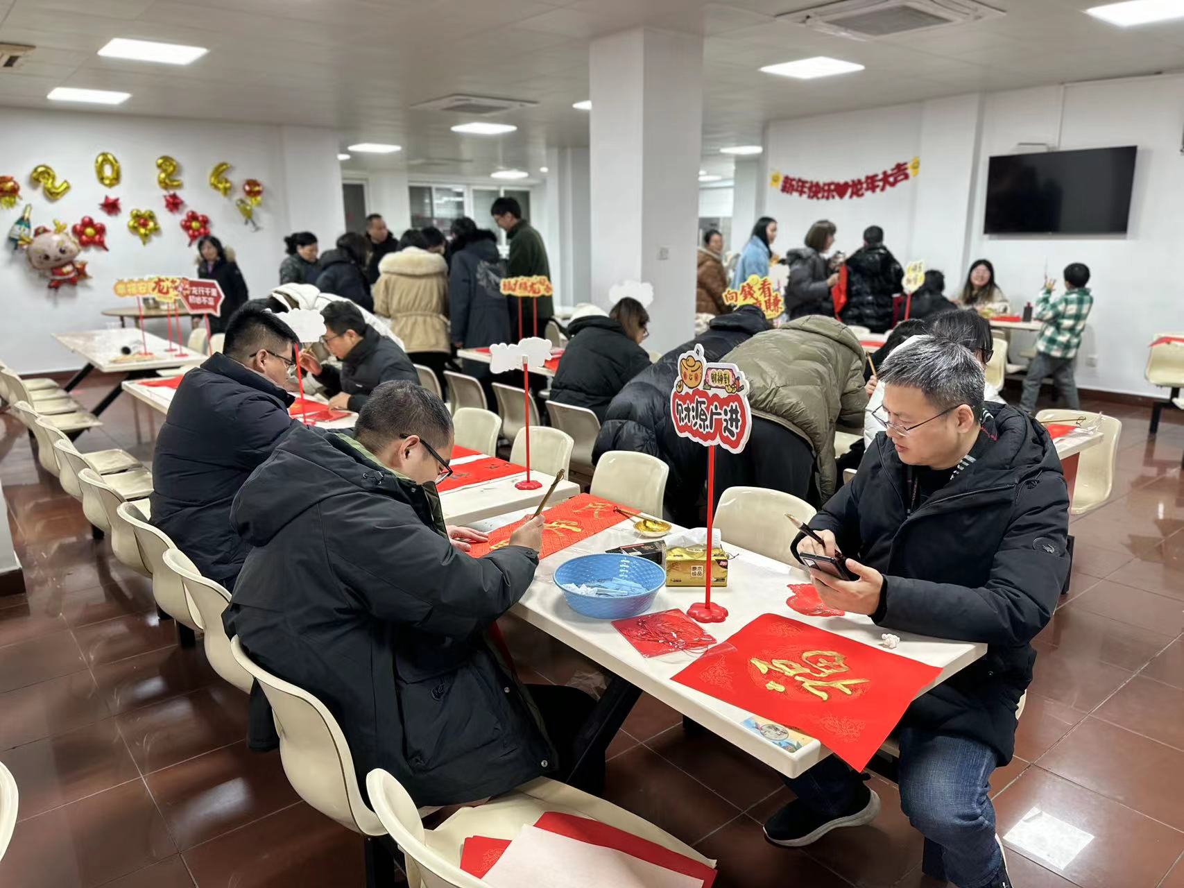 “迎春接福，共慶佳節(jié)”包餃子、寫春聯(lián)活動1 (25).jpg